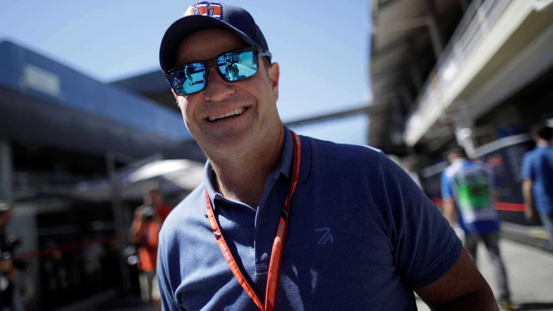 Barrichello revela cirurgia para retirada de tumor