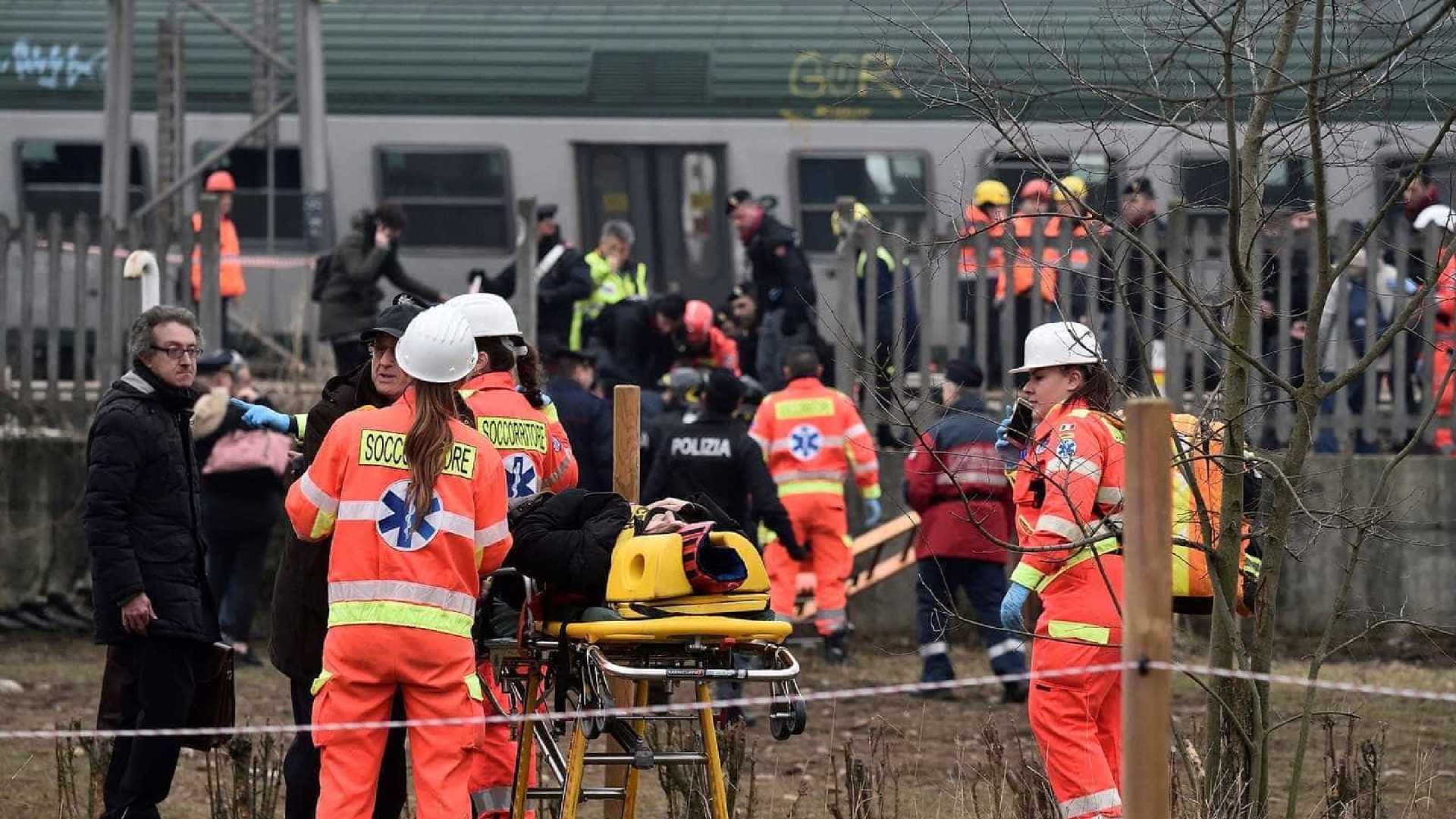 Descarrilamento de trem mata 3 e deixa mais de cem feridos