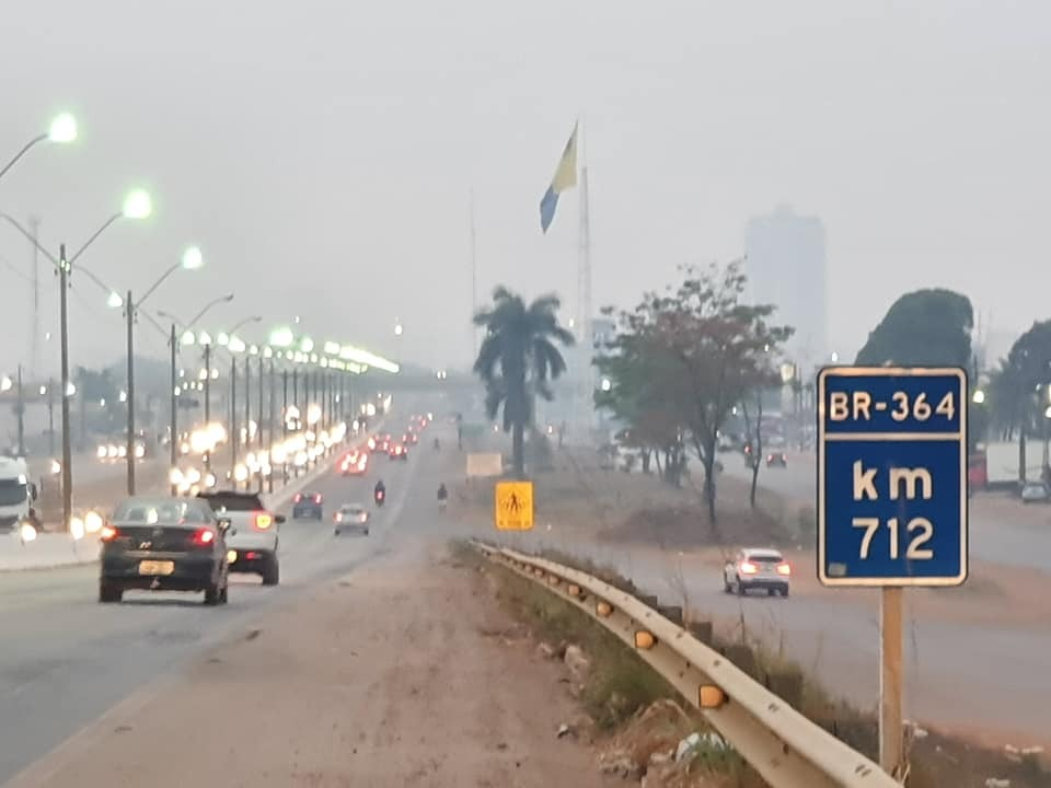 QUEIMADAS: Portovelhenses sofrem com fumaça concentrada na área urbana da cidade