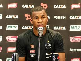 Zagueiro do Atlético Mineiro sofre acidente automobilístico