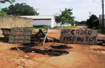 CENA DA CIDADE – Moradores do bairro Flodoaldo Pontes Pinto e Costa e Silva protestam pela falta de infra-estrutura na capital – Fotos