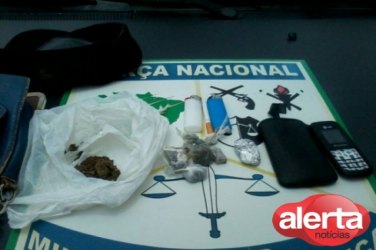 Três pessoas são presas por porte de drogas