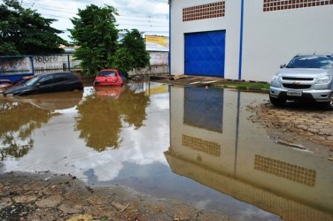 Enchentes do Rio Madeira interditam a Delegacia da Receita Federal em Porto Velho