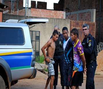 Quadrilha é presa acusada de assaltar residência no centro em Porto Velho
