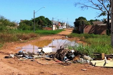 ABANDONO – Bairros da zona Sul da capital perecem em meio a mato, lixo e lama 