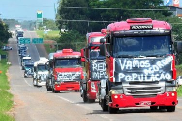 Caminhoneiros prometem novos bloqueios nas estradas na sexta-feira