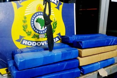 PRF apreende 15 quilos de maconha com menor