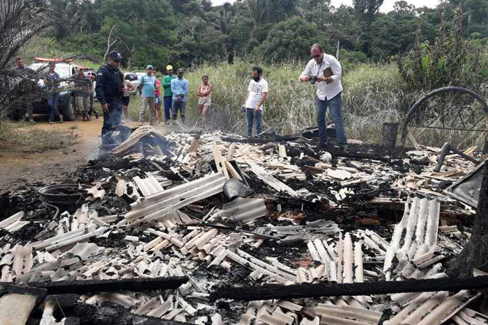 Homem é queimado vivo dentro de residência