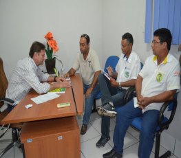 Tensão entre taxistas e Acir Gurgacz durante discussão sobre projeto de lei