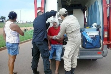 Choque entre moto e bicicleta deixa surdo-mudo ferido