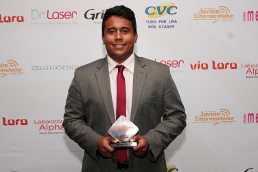 Djalma Júnior recebe o Prêmio Jovem Empreendedor do Ano 2013