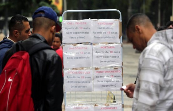 Emprego com carteira assinada tem segundo pior ano da história