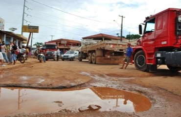 Protesto de moradores do bairro Nacional deixa três quilômetros de congestionamento - Fotos