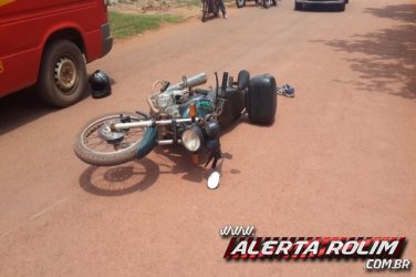 Motociclista fica ferido após colidir em carro