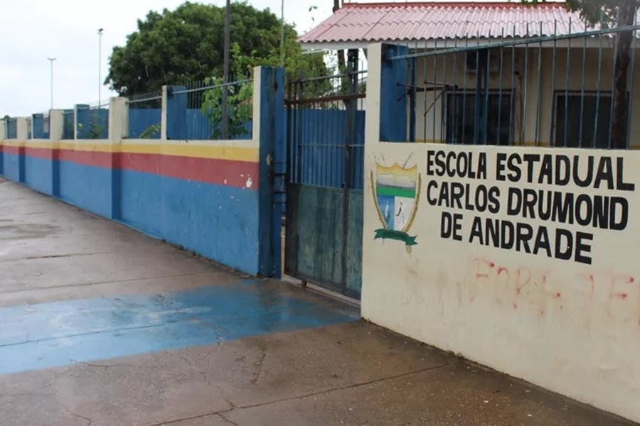 TAÍSSA SOUSA: Deputada solicita contratação de professores para escola estadual em Candeias 