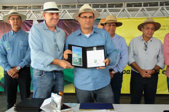 DEFESA SANITÁRIA: Selo alusivo ao combate à febre aftosa é lançado na 7ª Rondônia Rural Show