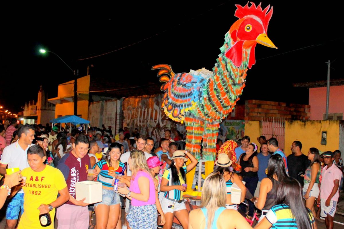 Lenha na fogueira, por Zékatraca