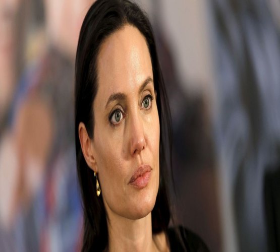 Angelina Jolie não quer ver Brad Pitt 'nem pintado de ouro'