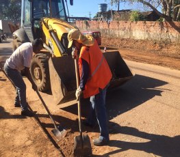 Vereador Maurício Carvalho fiscaliza mutirão de limpeza no bairro Nacional