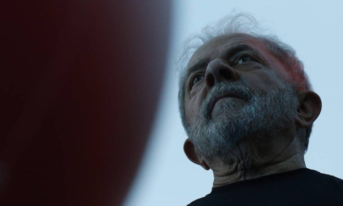 PT lança Lula à Presidência e prega desobediência à decisão judicial