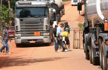 PROTESTO VII – Manifestantes retornam a bloquear Estrada do Belmont por tempo indeterminado – Fotos e vídeo