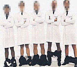 Estudantes de Medicina fazem foto polêmica  