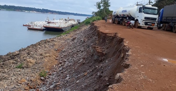 ALERTA: Estrada do Belmonte está desbarrancando e população teme tragédia