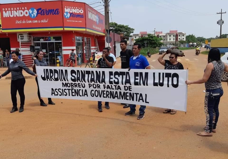 LUTO: Moradores fazem protesto decretando morte do Bairro Jardim Santana