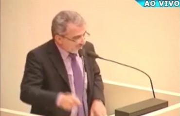 BATENDO PESADO - Hermínio Coelho chama administração de Roberto Sobrinho e Confúcio Moura de 