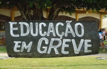 EDUCAÇÃO – Professores entram em greve e alunos da rede estadual ficam sem aula na volta do feriadão