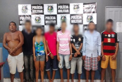 Polícia prende quadrilha com droga, arma e moto roubada