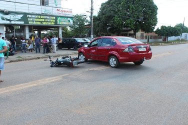 TRÂNSITO CAÓTICO - Representante comercial é atropelado no centro da capital