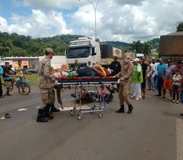 ACIDENTE – Motociclista tem pé esmagado ao colidir com bi-trem