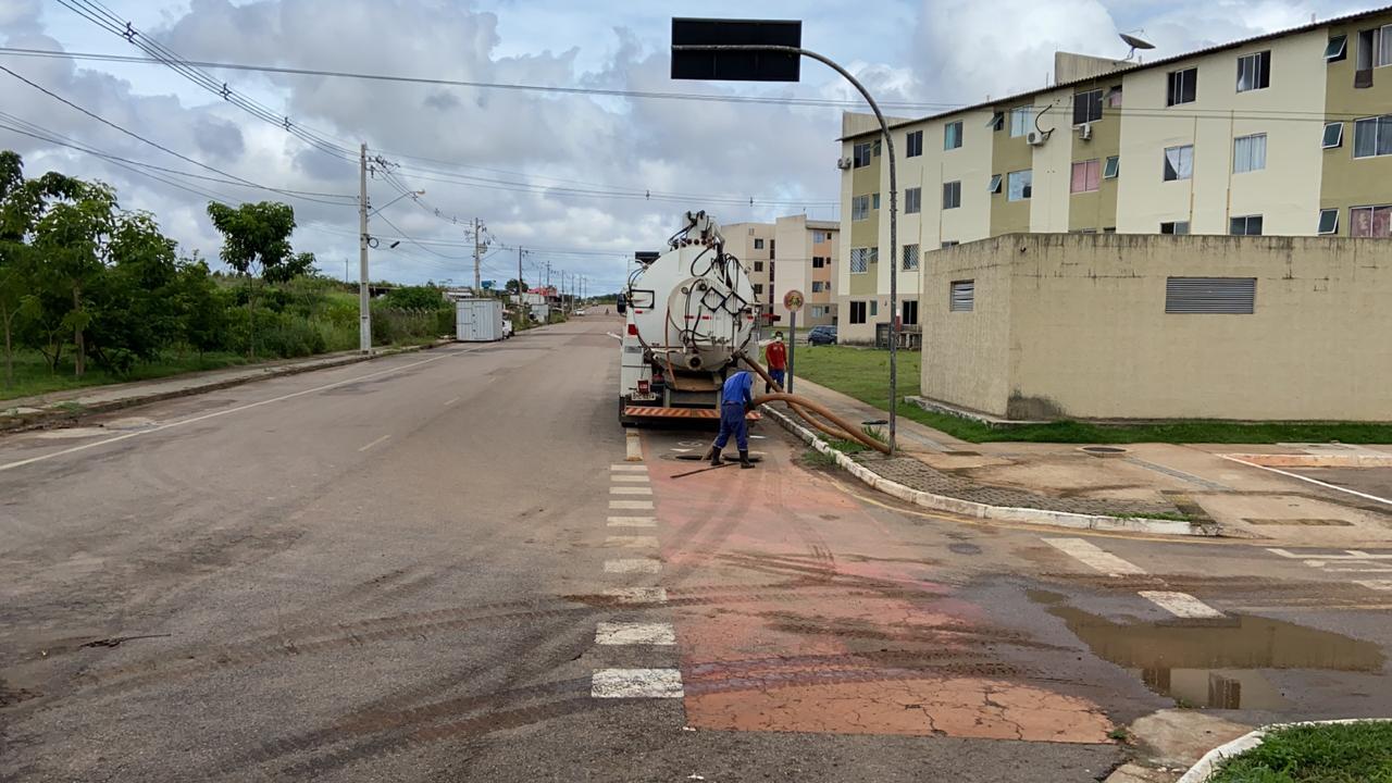 NO MORAR MELHOR: Prefeitura atende pedido de Márcio Pacele e realiza limpeza em esgoto