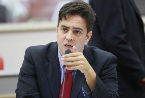 Léo Moraes arquiva na CCJ aumento de IPVA; governistas tentam manobra