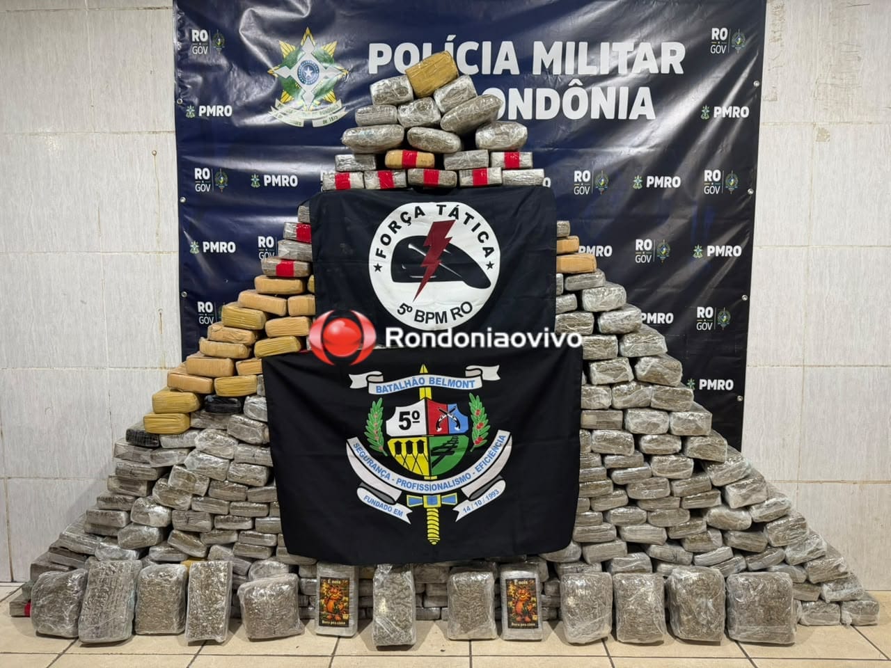 TRÁFICO NA LESTE: Dupla é presa com 350 quilos de entorpecentes em caminhão
