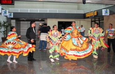 Artistas que participaram de intercâmbio cultural na Itália são recepcionados com festa em Porto Velho