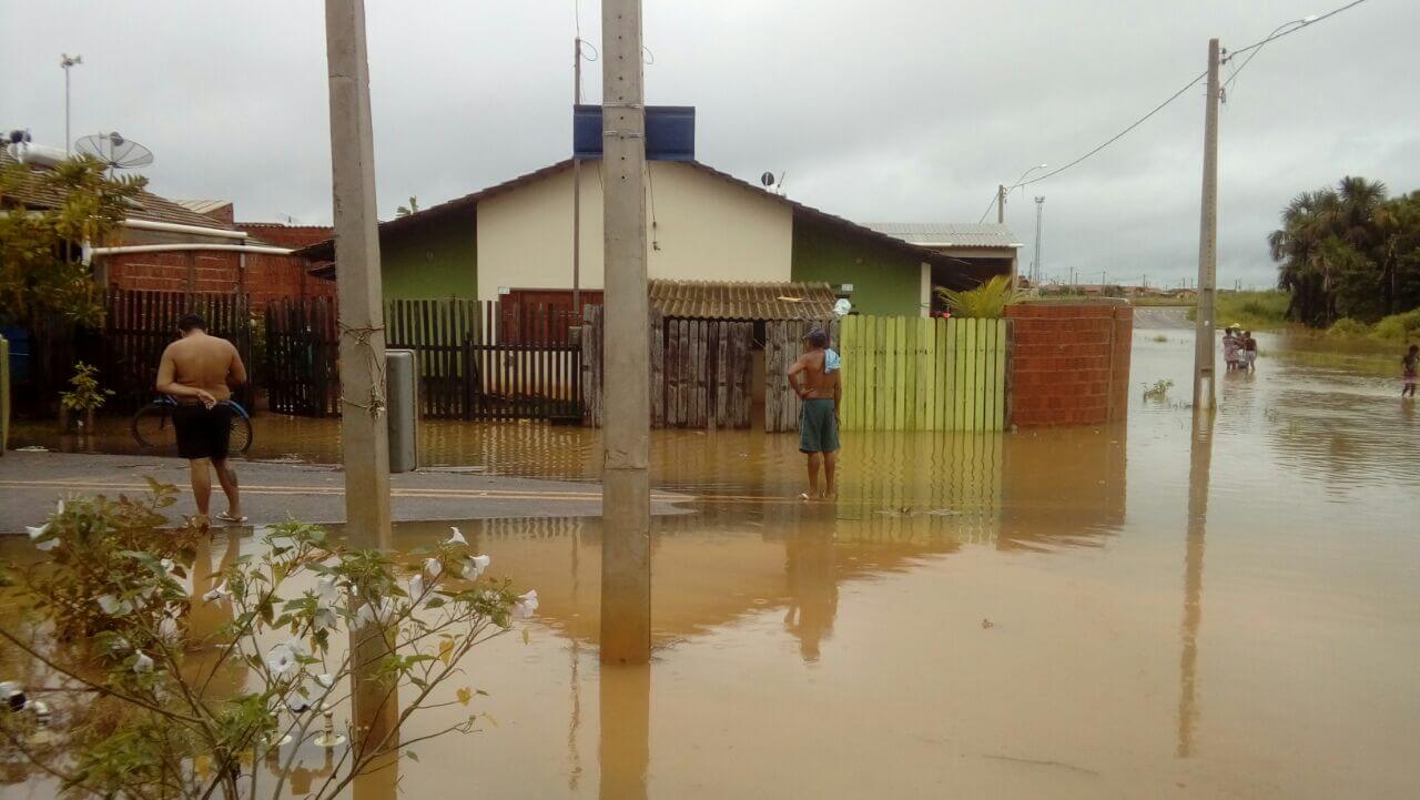 ACRE: Maior chuva da história de Rio Branco alaga cidade