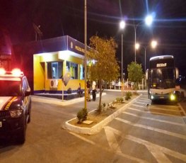 Foragido é preso em ônibus intermunicipal com quase R$ 30 mil