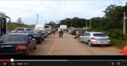 Bloqueio na BR de sindicato e do MAB gera fila gigante de carretas e ônibus - VÍDEO