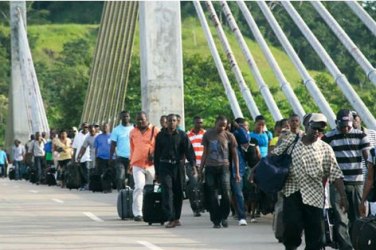 ACREAOVIVO - Haitianos são maioria em grupo de 220 imigrantes 