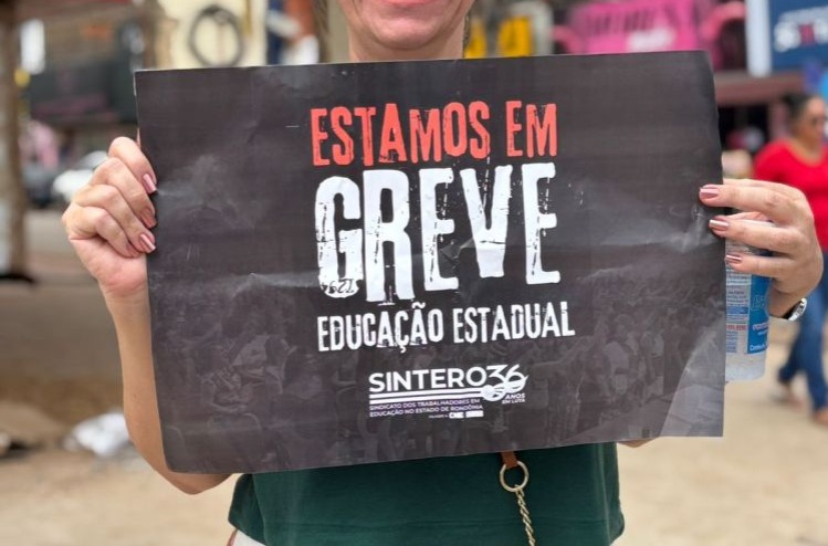 GREVE DA EDUCAÇÃO: Professores protestam no CPA e na Assembleia Legislativa, em Porto Velho