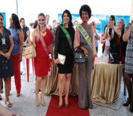 Desfile de moda no Palácio Rio Madeira homenageia servidoras