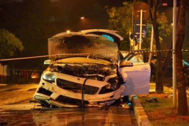 Acidente entre carros de luxo provoca morte de idosa - VÍDEO