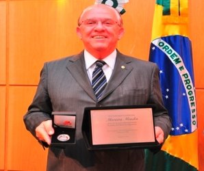 Deputado recebe homenagem por serviços prestados à sociedade brasileira