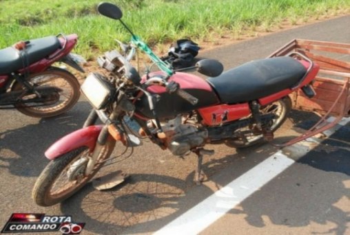 Acidente entre motocicletas deixa condutores feridos