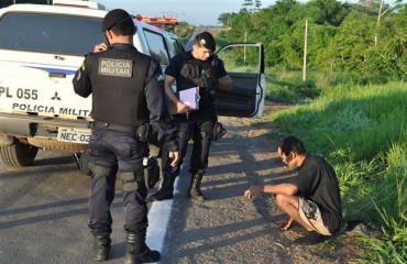 Vítima de assalto fica 9h escondido na mata 