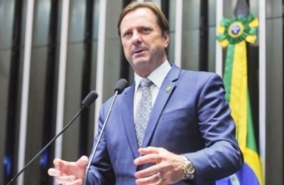 Senador rondoniense 'levanta bandeira solitária' em defesa do Governo Dilma