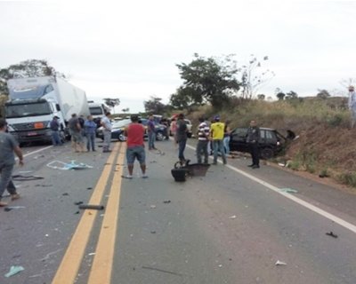 Motorista de carreta morre em grave acidente na BR 364