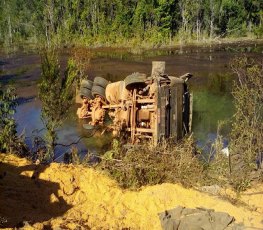 Caminhoneiro morre afogado após tombar na BR 174 entre Vilhena e Comodoro
